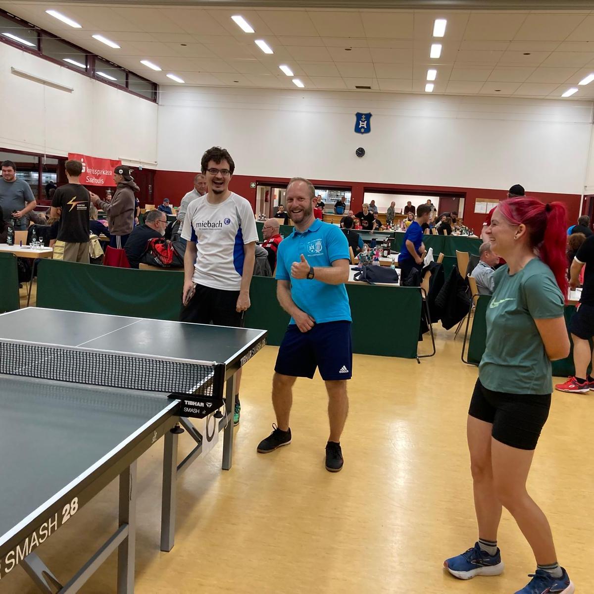 Ein Dorf spielt&nbsp;Tischtennis